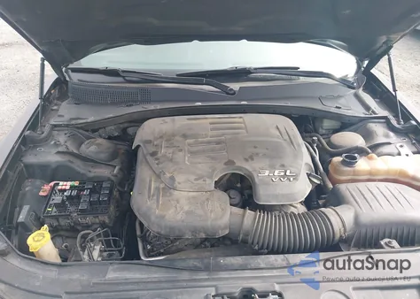 2013 Chrysler 300C John Varvatos Limited Edition z USA, uszkodzony, nr VIN 2C3CCADG2DH739054